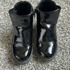 Toddler girl patent leather short zipper boots in black size 9